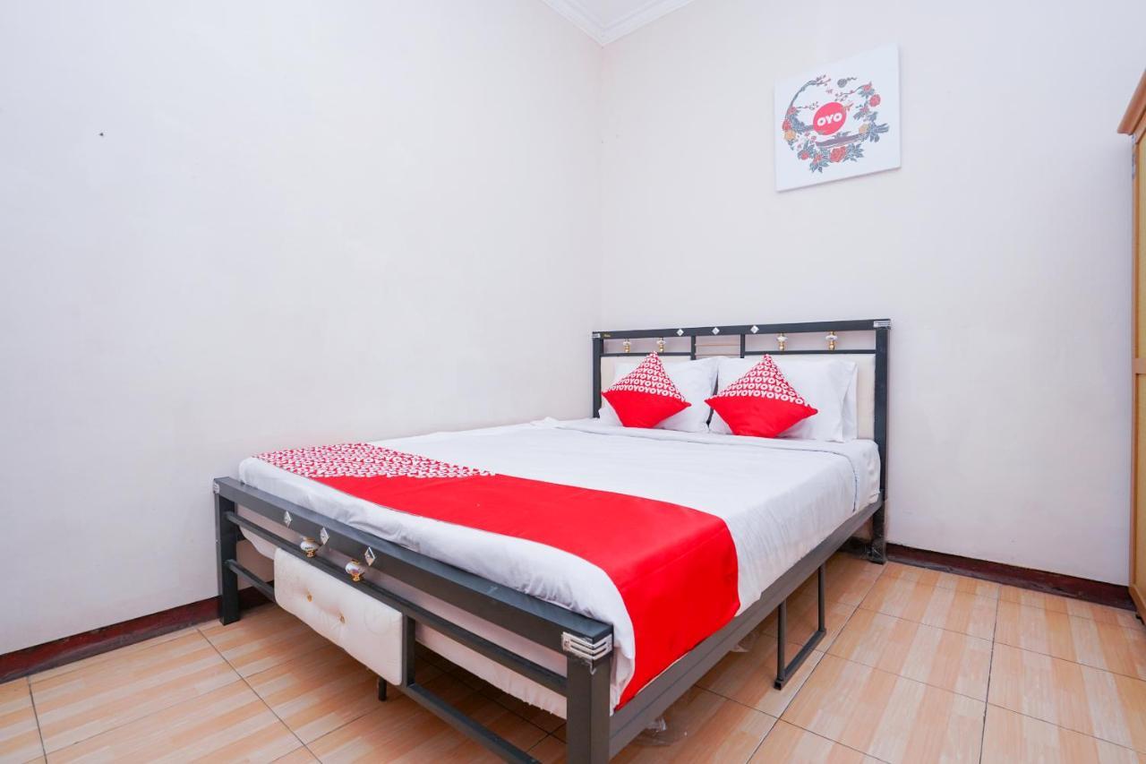 Collection O 1112 Comfitel Siwalankerto Aa4 Hotell Surabaya Exteriör bild