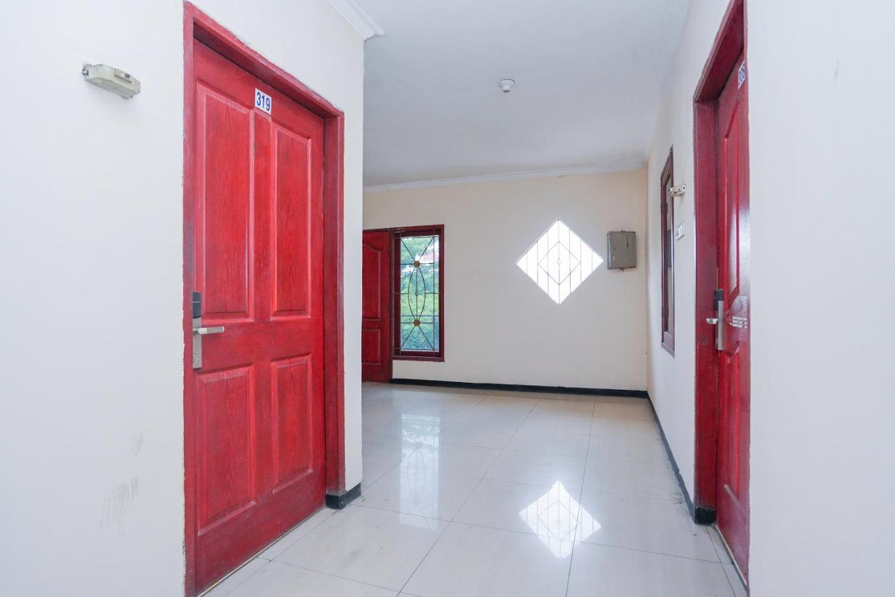Collection O 1112 Comfitel Siwalankerto Aa4 Hotell Surabaya Exteriör bild